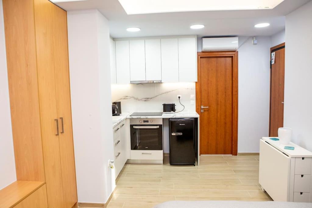 Studio Apartment With All Amenities In Kolonaki Athens Exterior photo