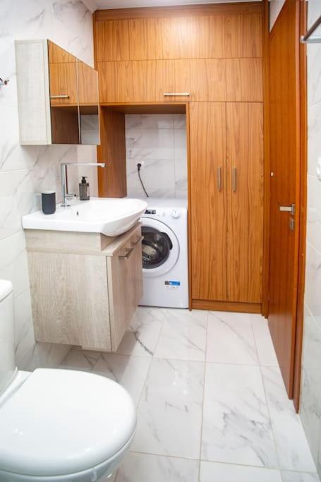 Studio Apartment With All Amenities In Kolonaki Athens Exterior photo