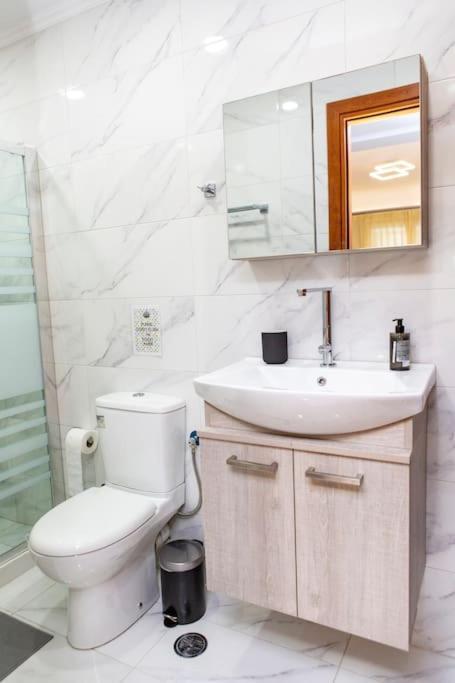 Studio Apartment With All Amenities In Kolonaki Athens Exterior photo